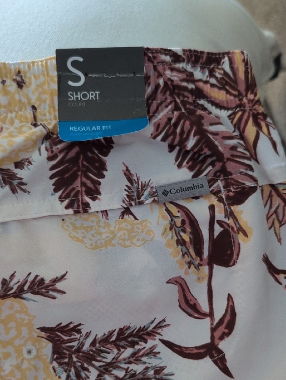 Columbia Women’s White Floral Athletic Shorts with Pink  Brown Print Brand New - Picture 3 of 5